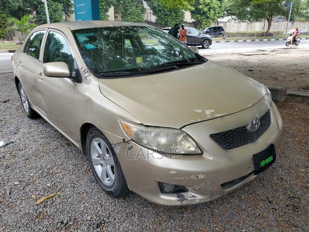 Toyota Corolla 2009 Gold