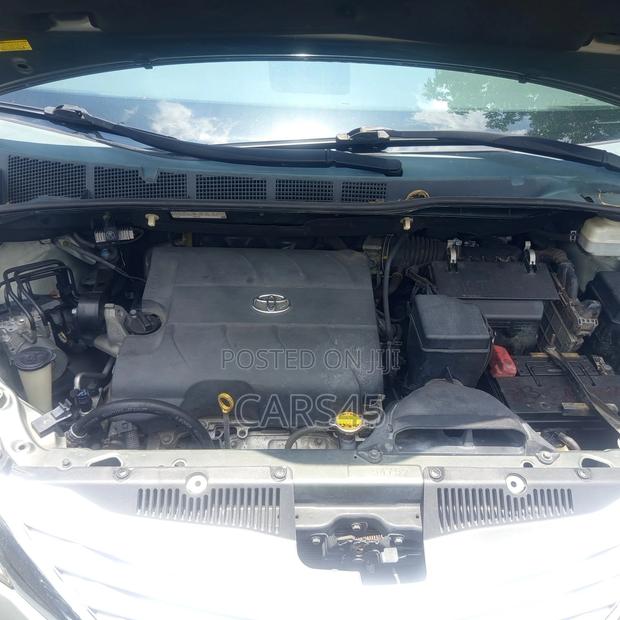 Toyota Sienna 2013 Green