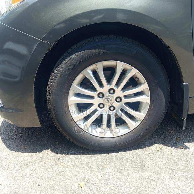 Toyota Sienna 2013 Green