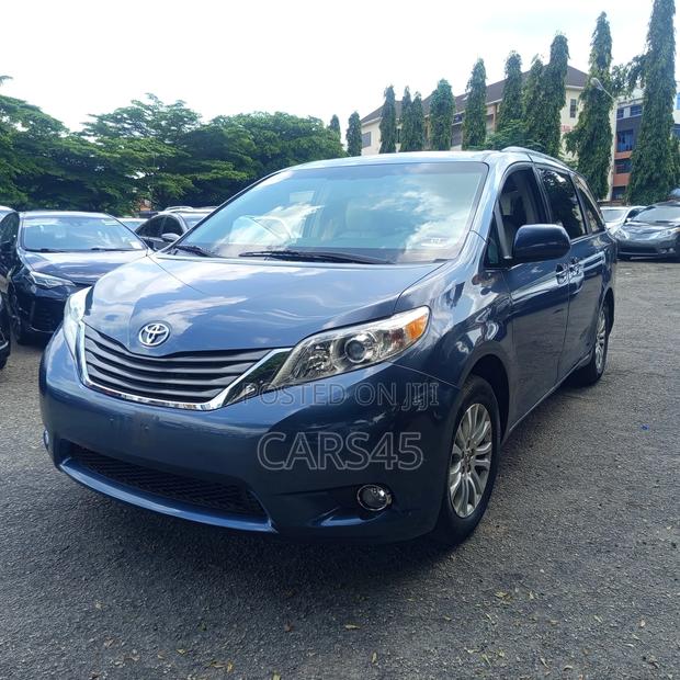 Toyota Sienna 2014 Blue