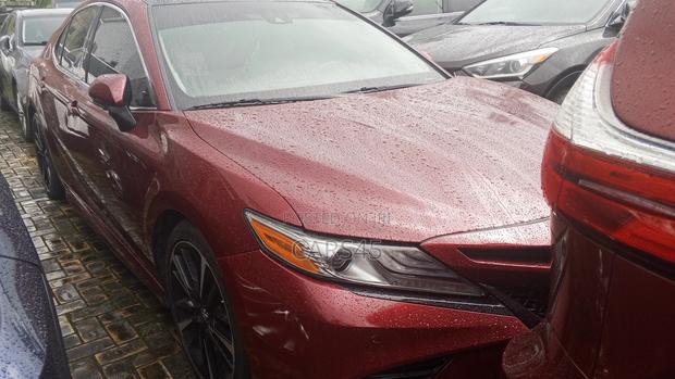 Toyota Camry XSE FWD (2.5L 4cyl 8AM) 2018 Red