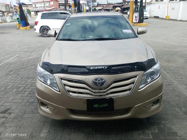 Toyota Camry 2010 Gold