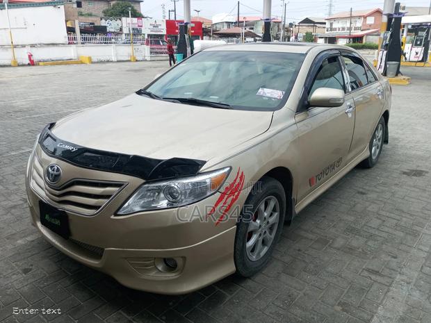 Toyota Camry 2010 Gold