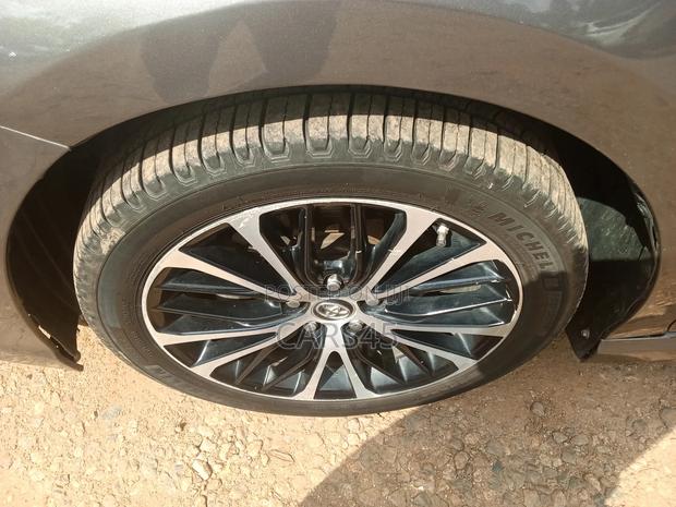 Toyota Camry 2019 Gray