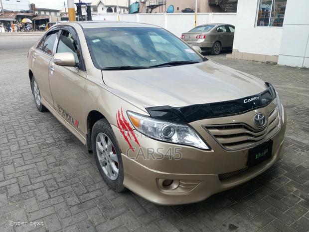 Toyota Camry 2010 Gold