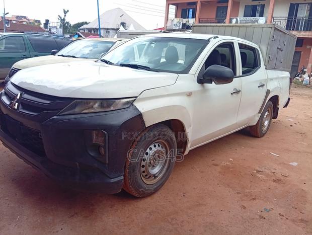 Mitsubishi L200 2019 White