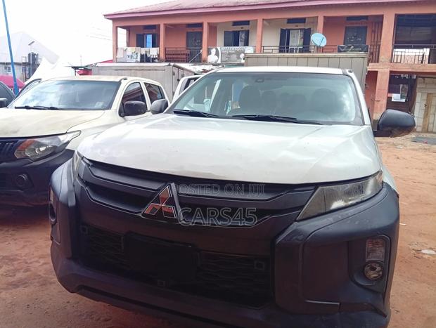 Mitsubishi L200 2019 White