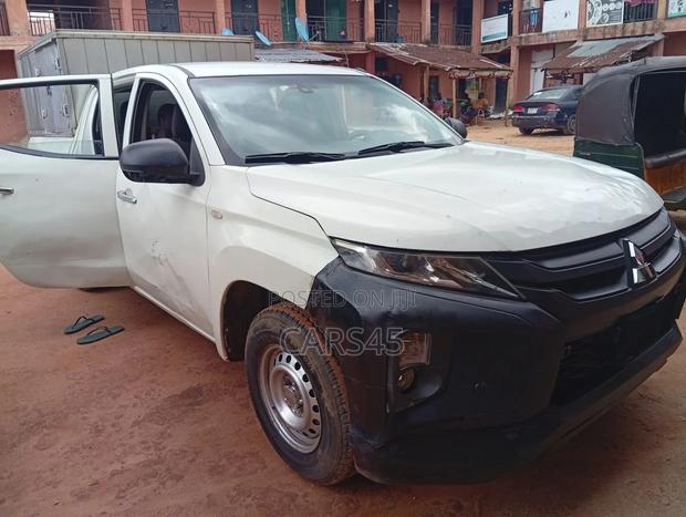 Mitsubishi L200 2019 White