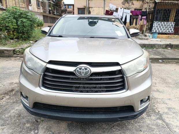 Toyota Highlander 2015 Gold