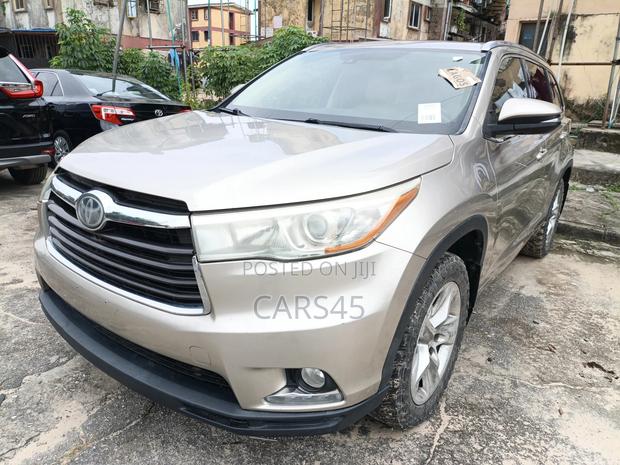 Toyota Highlander 2015 Gold