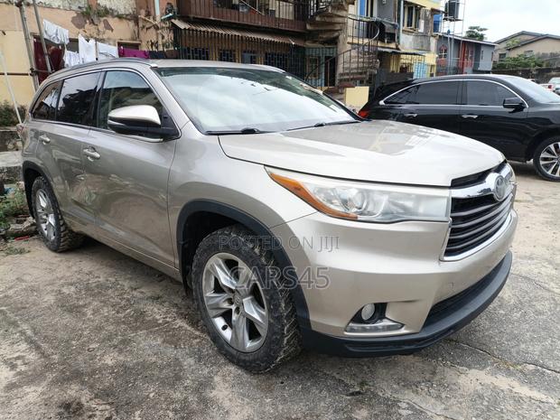 Toyota Highlander 2015 Gold
