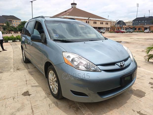 Toyota Sienna 2008 Gray