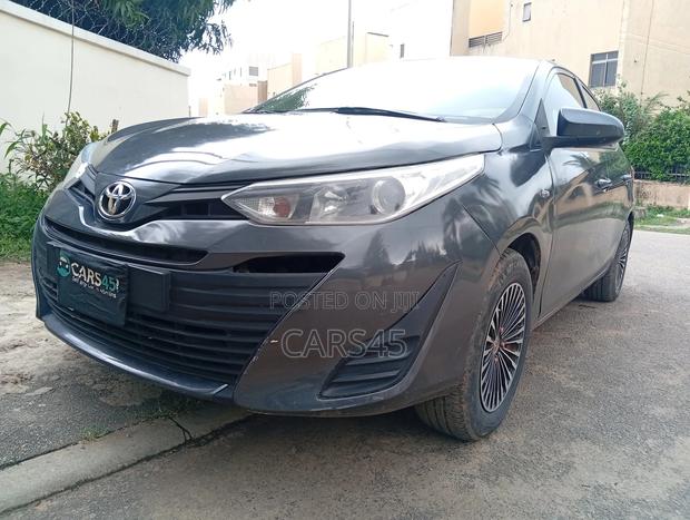 Toyota Yaris 2018 Gray