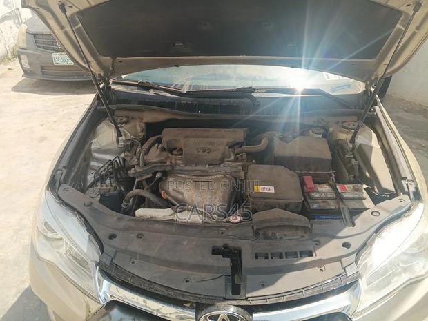 Toyota Camry 2017 Gold