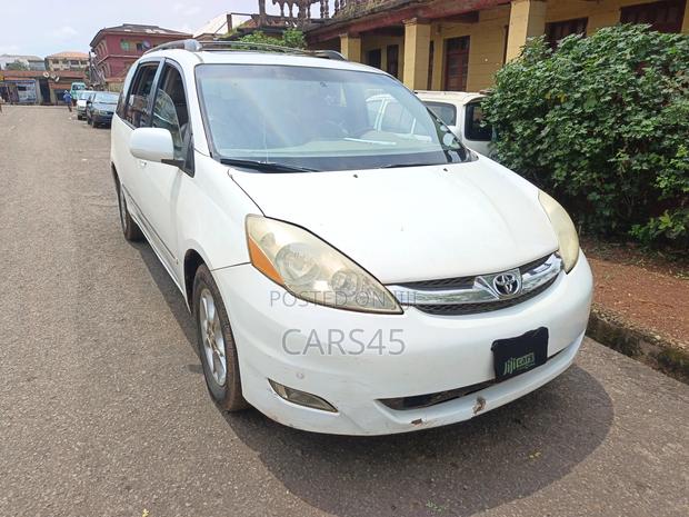 Toyota Sienna 2006 White