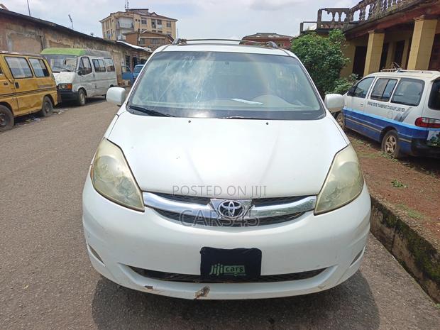 Toyota Sienna 2006 White