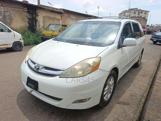 Toyota Sienna 2006 White