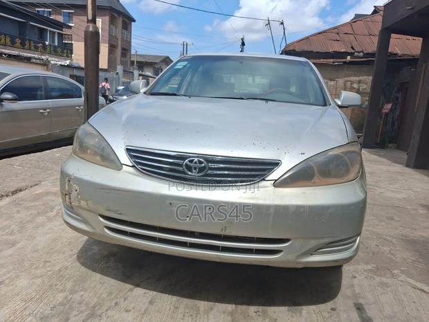 Toyota Camry 2004 Silver