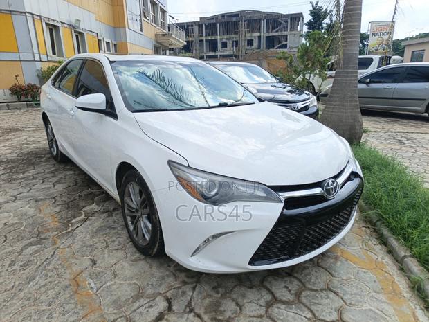 Toyota Camry 2017 White