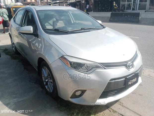 Toyota Corolla 2015 Silver