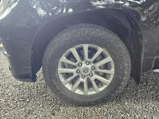 Toyota Land Cruiser Prado 2013 Black