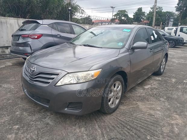 Toyota Camry 2011 Gray