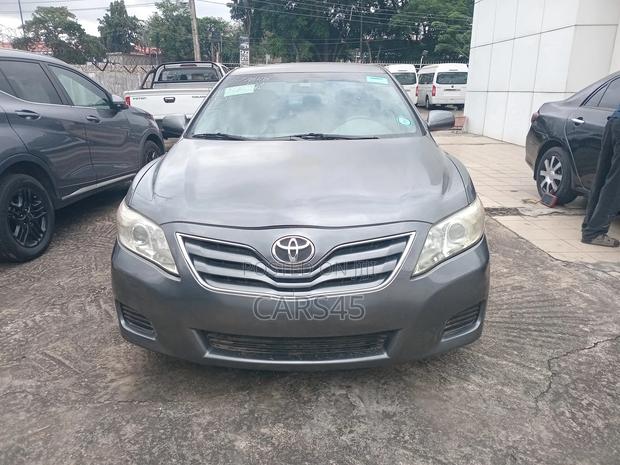 Toyota Camry 2011 Gray