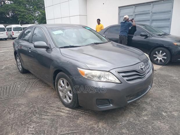 Toyota Camry 2011 Gray