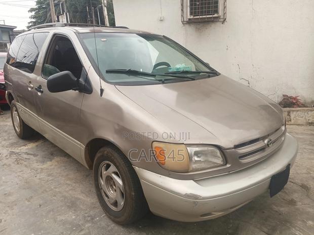 Toyota Sienna 1998 Gold