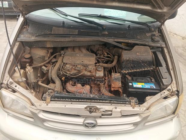 Toyota Sienna 1998 Gold