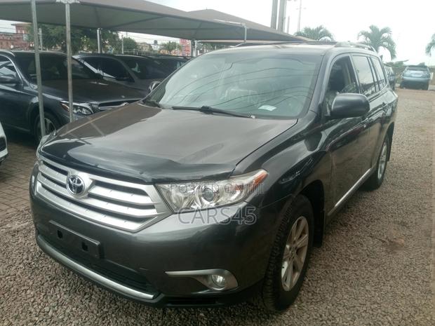 Toyota Highlander SE 2011 Gray
