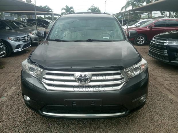 Toyota Highlander SE 2011 Gray
