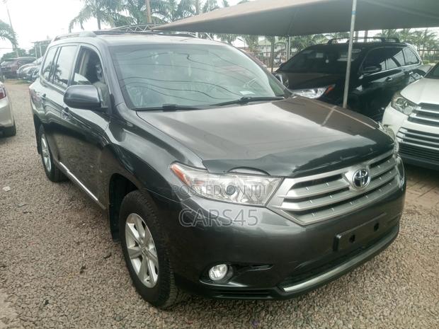 Toyota Highlander SE 2011 Gray