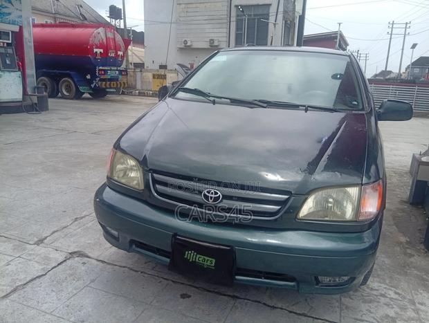 Toyota Sienna 1999 Green