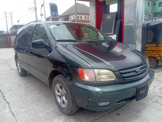 Toyota Sienna 1999 Green