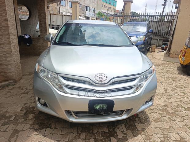 Toyota Venza 2011 Silver