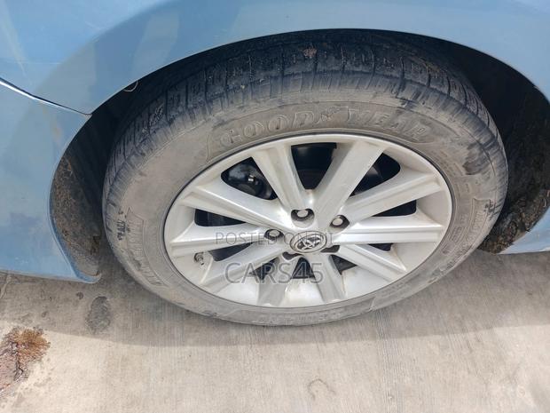 Toyota Camry XLE 4dr Sedan (2.5L 4cyl 6A) 2012 Silver