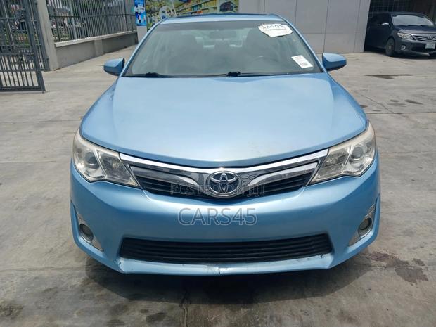 Toyota Camry XLE 4dr Sedan (2.5L 4cyl 6A) 2012 Silver