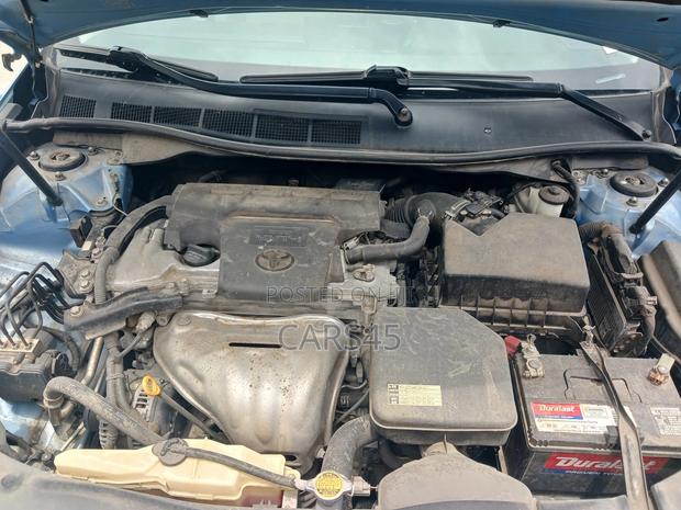 Toyota Camry XLE 4dr Sedan (2.5L 4cyl 6A) 2012 Silver