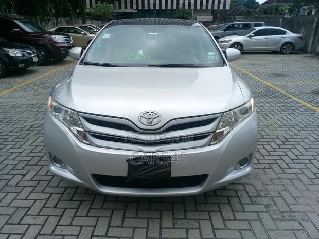 Toyota Venza V6 AWD 2011 Silver