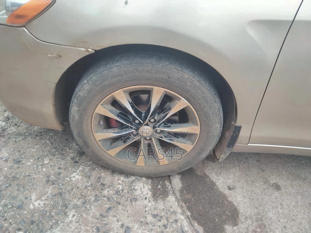 Toyota Camry 2009 Gold