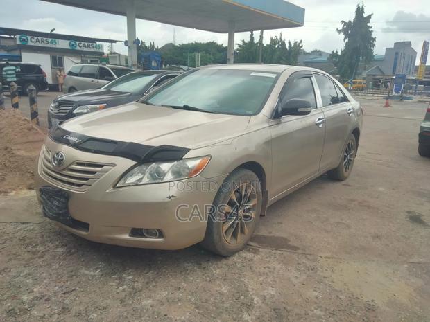 Toyota Camry 2009 Gold