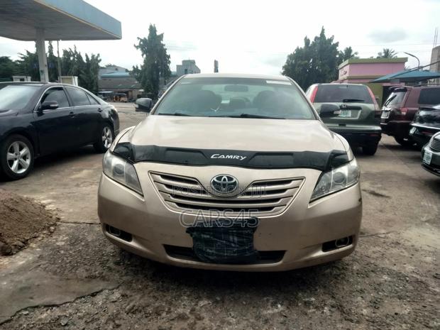 Toyota Camry 2009 Gold