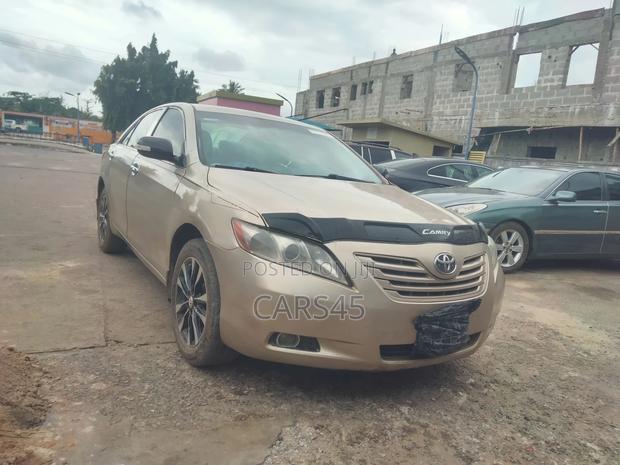 Toyota Camry 2009 Gold