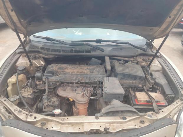 Toyota Camry 2009 Gold