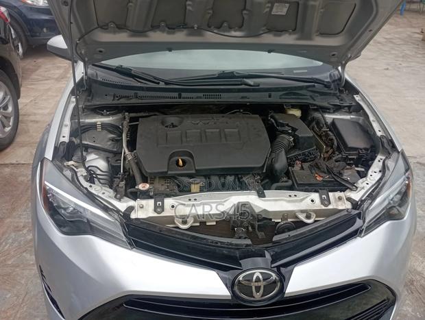 Toyota Corolla 2018 Silver