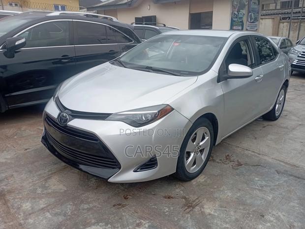 Toyota Corolla 2018 Silver