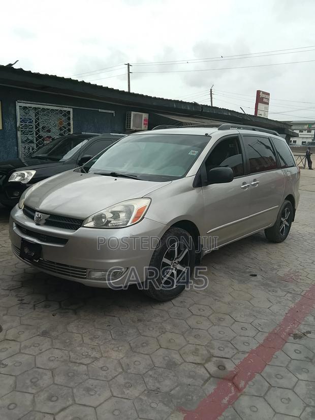 Toyota Sienna 2005 Silver
