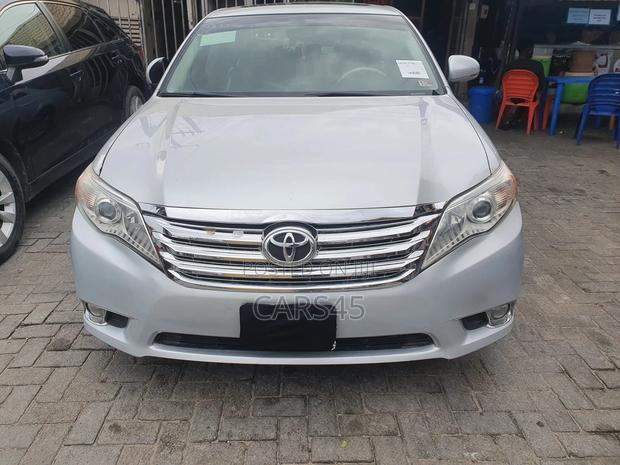 Toyota Avalon 2011 Silver