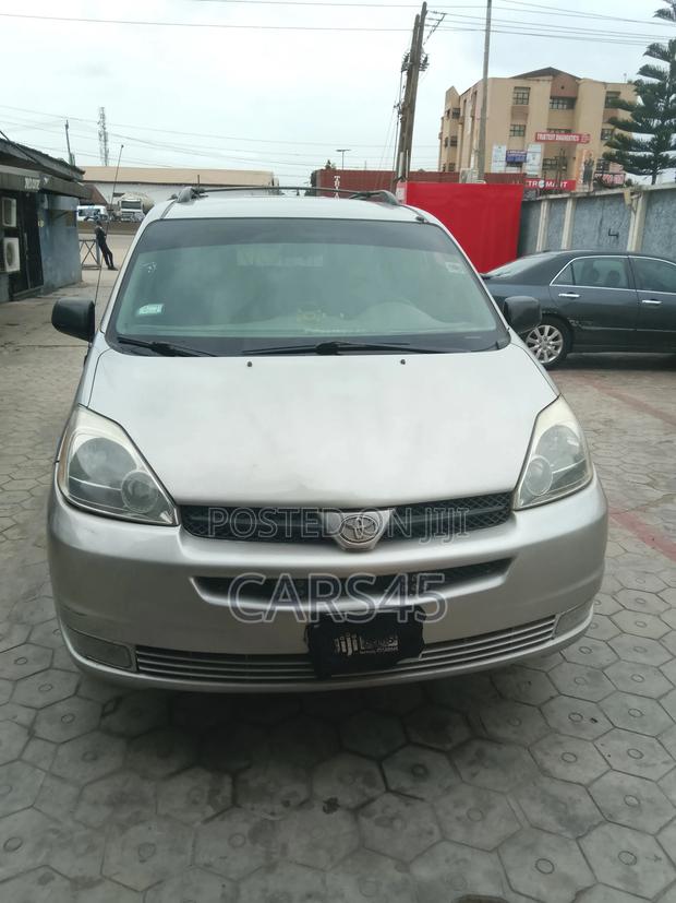 Toyota Sienna 2005 Silver